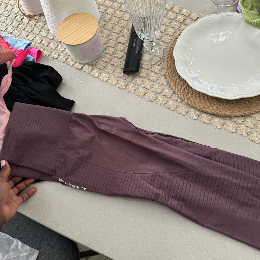Gymshark leggings-fits S/M
Used-like new